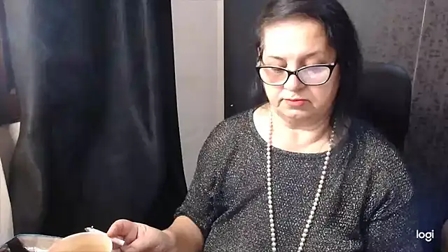 Snapshot of MissSanjanne chatting on 11/18/25, 01:32 MissSanjanne online show from 11/18/25, 01:32