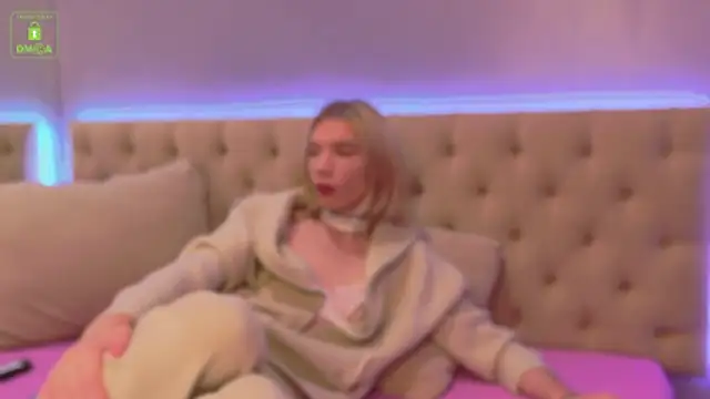 Snapshot of RobertDevine chatting on 10/16/25, 03:53 RobertDevine online show from 10/16/25, 03:53