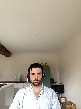 Snapshot of eauminerale chatting on 02/11/26, 10:59 eauminerale online show from 02/11/26, 10:59