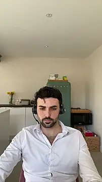 Snapshot of eauminerale chatting on 02/25/26, 10:15 eauminerale online show from 02/25/26, 10:15