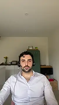 Snapshot of eauminerale chatting on 02/27/26, 10:26 eauminerale online show from 02/27/26, 10:26