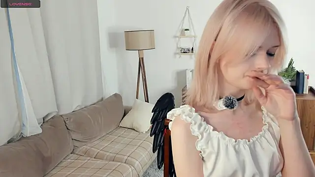 LaureMestler online show from 12/21/25, 07:43