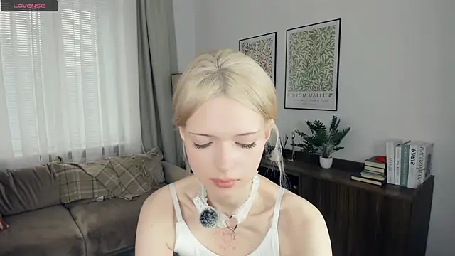 LaureMestler online show from 10/24/25, 07:51