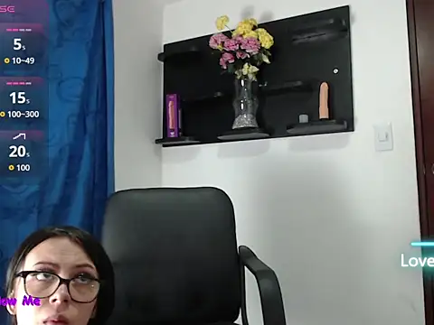 Snapshot of f3rnanda18 chatting on 09/29/25, 01:28 f3rnanda18 online show from 09/29/25, 01:28