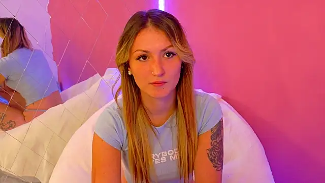 Snapshot of Anaayss_ chatting on 09/30/25, 04:51 Anaayss online show from 09/30/25, 04:51