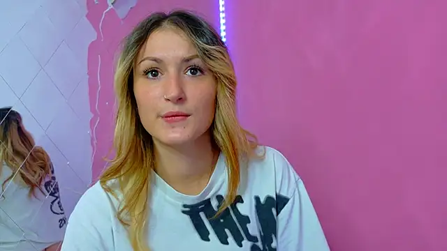 Snapshot of Anaayss_ chatting on 10/16/25, 04:54 Anaayss online show from 10/16/25, 04:54