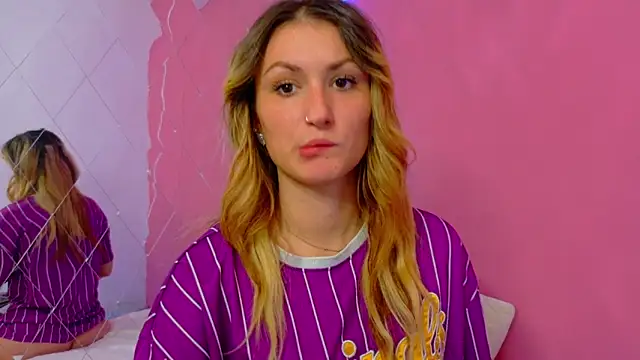 Snapshot of Anaayss_ chatting on 10/17/25, 05:00 Anaayss online show from 10/17/25, 05:00