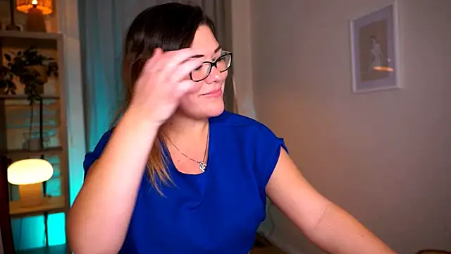 Snapshot of mrs_fllowerr chatting on 11/06/25, 05:17 mrs fllowerr online show from 11/06/25, 05:17