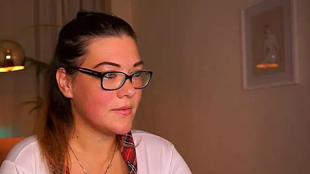 Snapshot of mrs_fllowerr chatting on 10/23/25, 05:11 mrs fllowerr online show from 10/23/25, 05:11