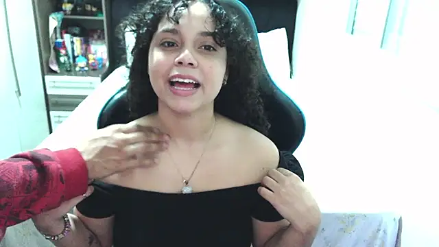 Snapshot of sweetamy326 chatting on 06/11/26, 11:35 sweetamy326 online show from 06/11/26, 11:35