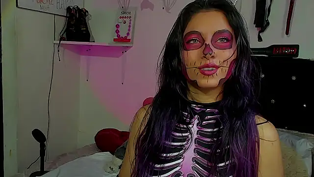 Snapshot of ValeryTatto chatting on 10/28/25, 01:21 ValeryTatto online show from 10/28/25, 01:21