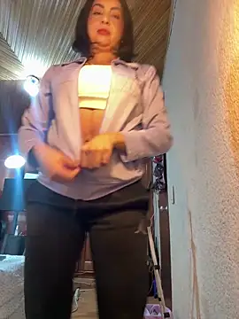 LlianneDiamond1 online show from 11/30/25, 03:02