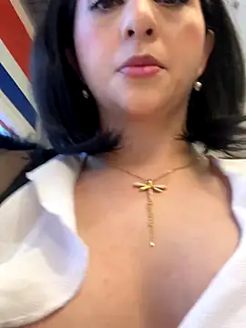 LlianneDiamond1 online show from 12/02/25, 11:17