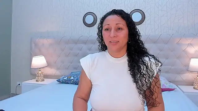 VaniaRose online show from 11/22/25, 01:21