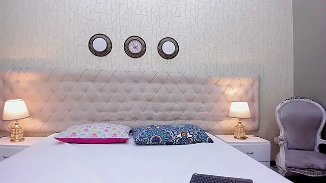 VaniaRose online show from 11/15/25, 01:26