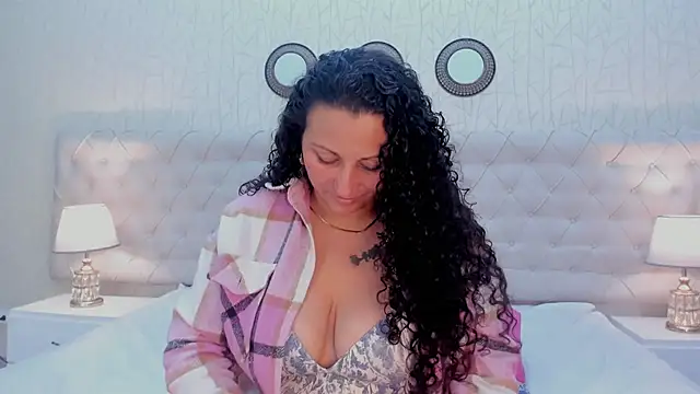 VaniaRose online show from 11/10/25, 01:49