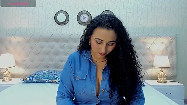 VaniaRose online show from 10/30/25, 01:09