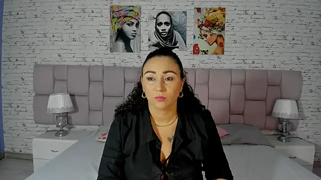 VaniaRose online show from 10/23/25, 01:21