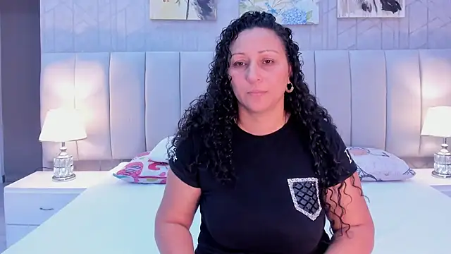 VaniaRose online show from 12/01/25, 01:45