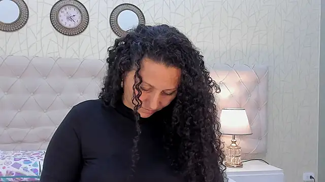 VaniaRose online show from 11/28/25, 01:22