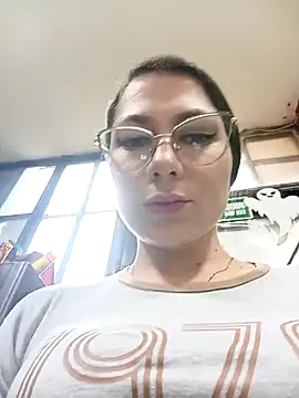 Mia-love-03 online show from 10/17/25, 08:10