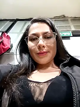 Mia-love-03 online show from 10/09/25, 10:21