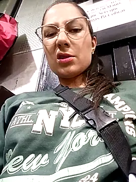 Mia-love-03 online show from 10/01/25, 11:52