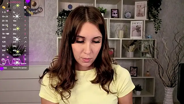 DreamVelour online show from 10/21/25, 08:30