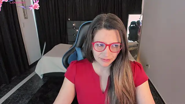 Snapshot of Hanna_MA chatting on 10/29/25, 02:49 Hanna MA online show from 10/29/25, 02:49