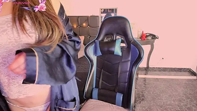 Snapshot of Hanna_MA chatting on 11/14/25, 04:54 Hanna MA online show from 11/14/25, 04:54