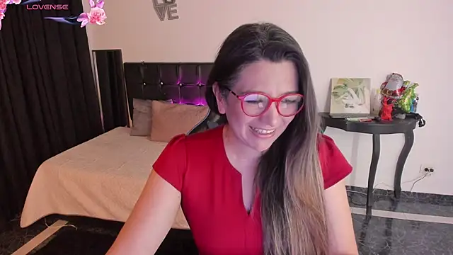 Snapshot of Hanna_MA chatting on 11/25/25, 03:23 Hanna MA online show from 11/25/25, 03:23