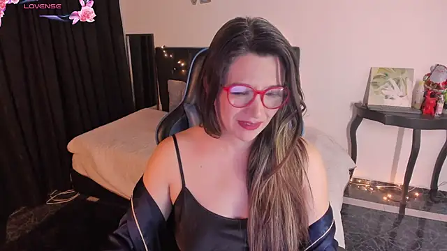 Snapshot of Hanna_MA chatting on 11/28/25, 09:04 Hanna MA online show from 11/28/25, 09:04