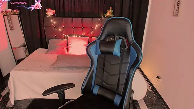 Snapshot of Hanna_MA chatting on 12/02/25, 02:52 Hanna MA online show from 12/02/25, 02:52