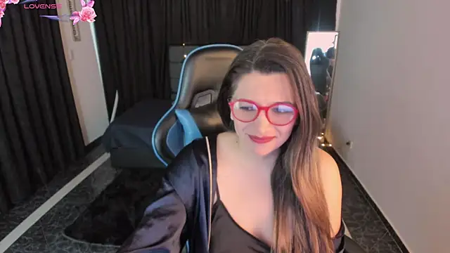 Snapshot of Hanna_MA chatting on 10/24/25, 02:27 Hanna MA online show from 10/24/25, 02:27