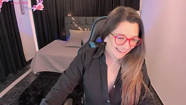 Snapshot of Hanna_MA chatting on 11/05/25, 03:37 Hanna MA online show from 11/05/25, 03:37