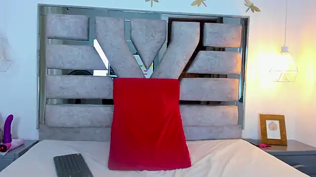 Lia Roseh online show from 10/21/25, 12:48