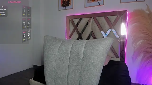 akira 09  online show from 10/01/25, 12:09