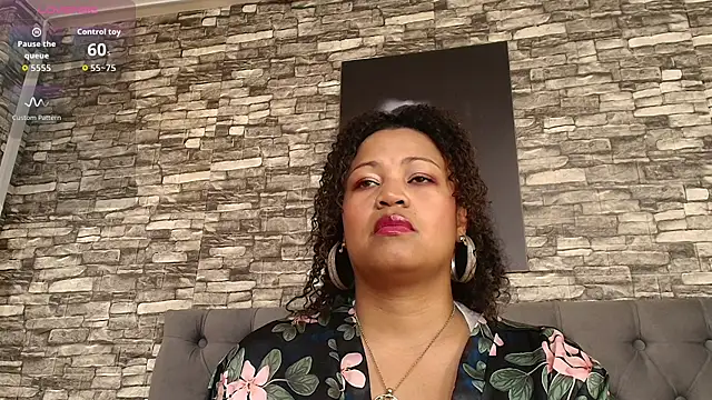 TaniaJhons online show from 10/12/25, 03:02