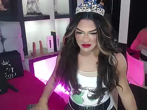 Snapshot of Sophia_hott01 chatting on 10/16/25, 12:13 Sophia hott01 online show from 10/16/25, 12:13