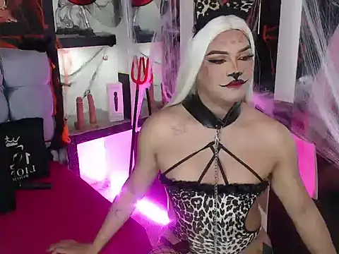 Sophia hott01 online show from 10/30/25, 12:14