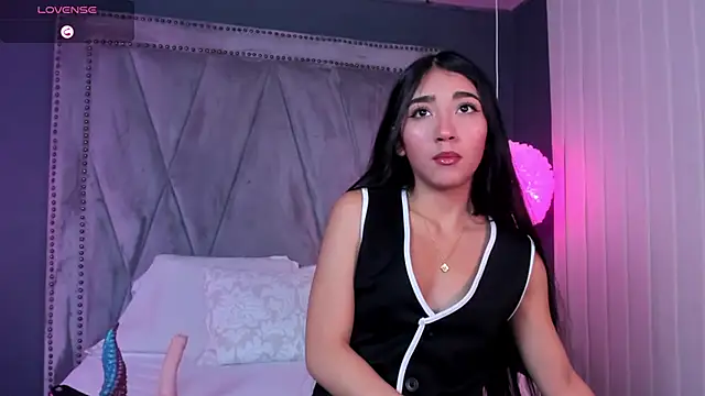 Mariana Kalo online show from 11/21/25, 11:20