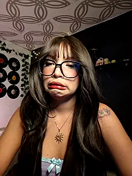 Snapshot of Hazel_jinx chatting on 09/23/25, 07:04 Hazel jinx online show from 09/23/25, 07:04