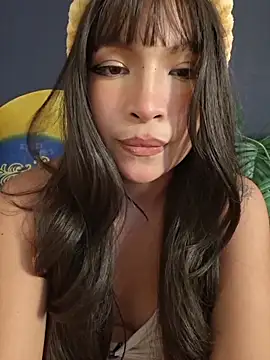 Snapshot of Hazel_jinx chatting on 10/22/25, 04:12 Hazel jinx online show from 10/22/25, 04:12