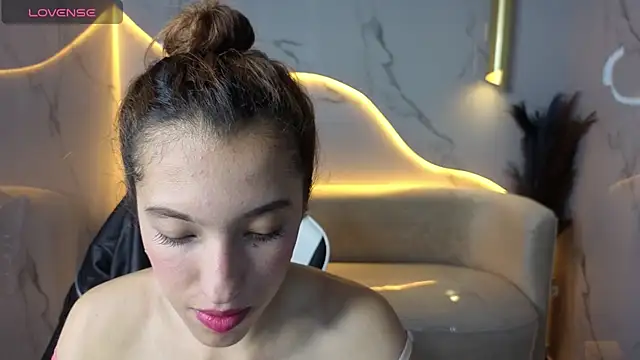 Snapshot of Skyler_Gracee_Tx chatting on 10/17/25, 12:40 Skyler Gracee Tx online show from 10/17/25, 12:40