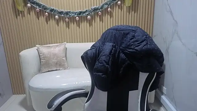 Skyler Gracee Tx online show from 12/14/25, 03:02