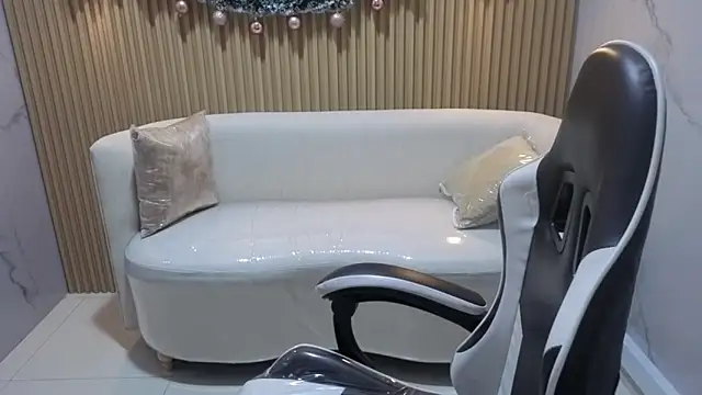 Skyler Gracee Tx online show from 12/14/25, 03:06