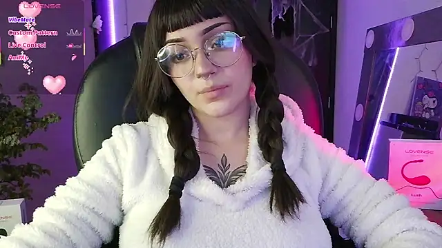 LesRose online show from 10/21/25, 05:34