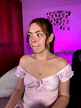 Snapshot of Bleer_Rousse chatting on 10/30/25, 05:43 Bleer Rousse online show from 10/30/25, 05:43