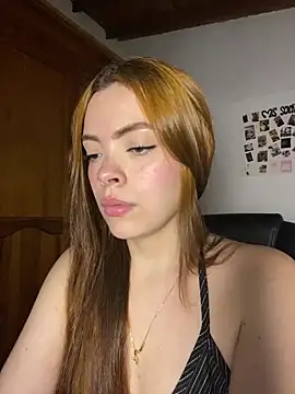 Snapshot of Bleer_Rousse chatting on 10/21/25, 06:18 Bleer Rousse online show from 10/21/25, 06:18