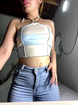 Snapshot of Bleer_Rousse chatting on 11/08/25, 10:24 Bleer Rousse online show from 11/08/25, 10:24